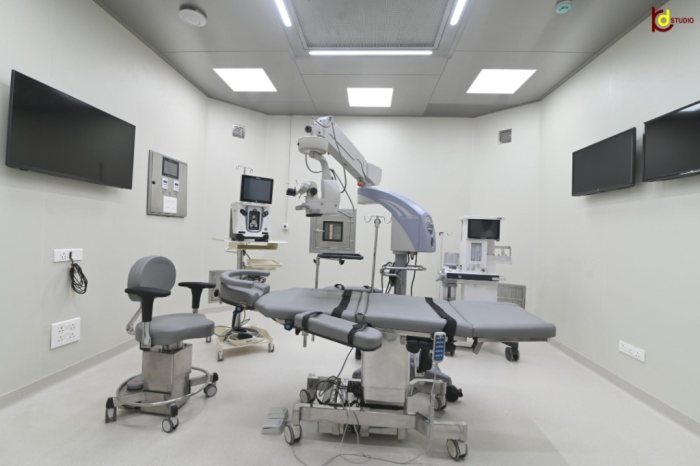 Operating theatre at EYON Eye and Laser Institute, Kharadi, with the microscope used for cataract surgery